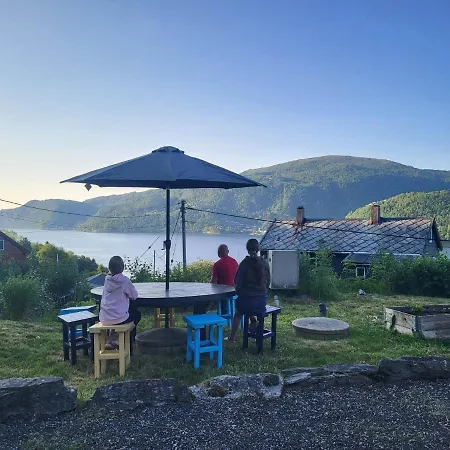 Bo Landlig, Sentralt Utenfor